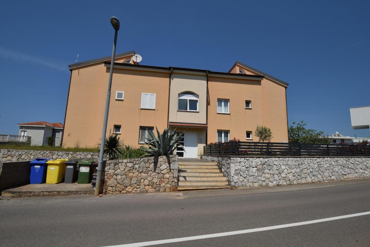 Apartment Lucy Malinska Luaran gambar